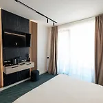 Poem - Roof Pool & Panoramic Sea View 艾福雷诺德