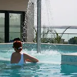Poem - Roof Pool & Panoramic Sea View 艾福雷诺德