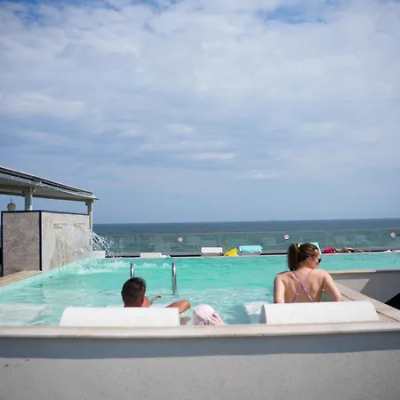 Poem - Roof Pool & Panoramic Sea View 4* 艾福雷诺德