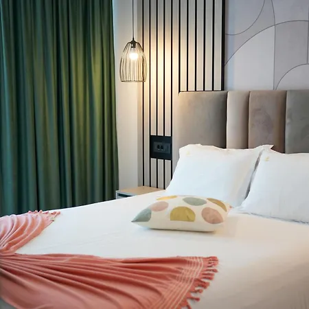 Hotel Poem - Roof Pool & Panoramic Sea View 4*